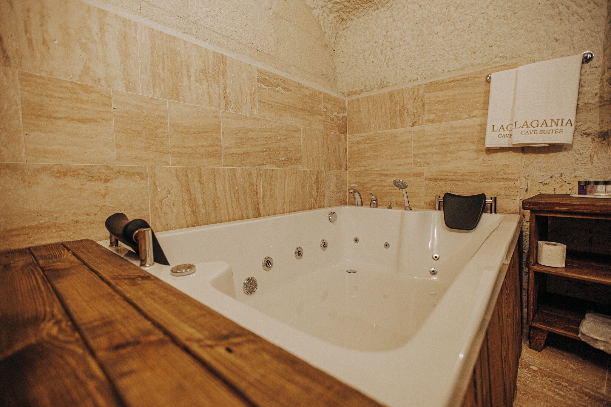 Lagania Cave Suites