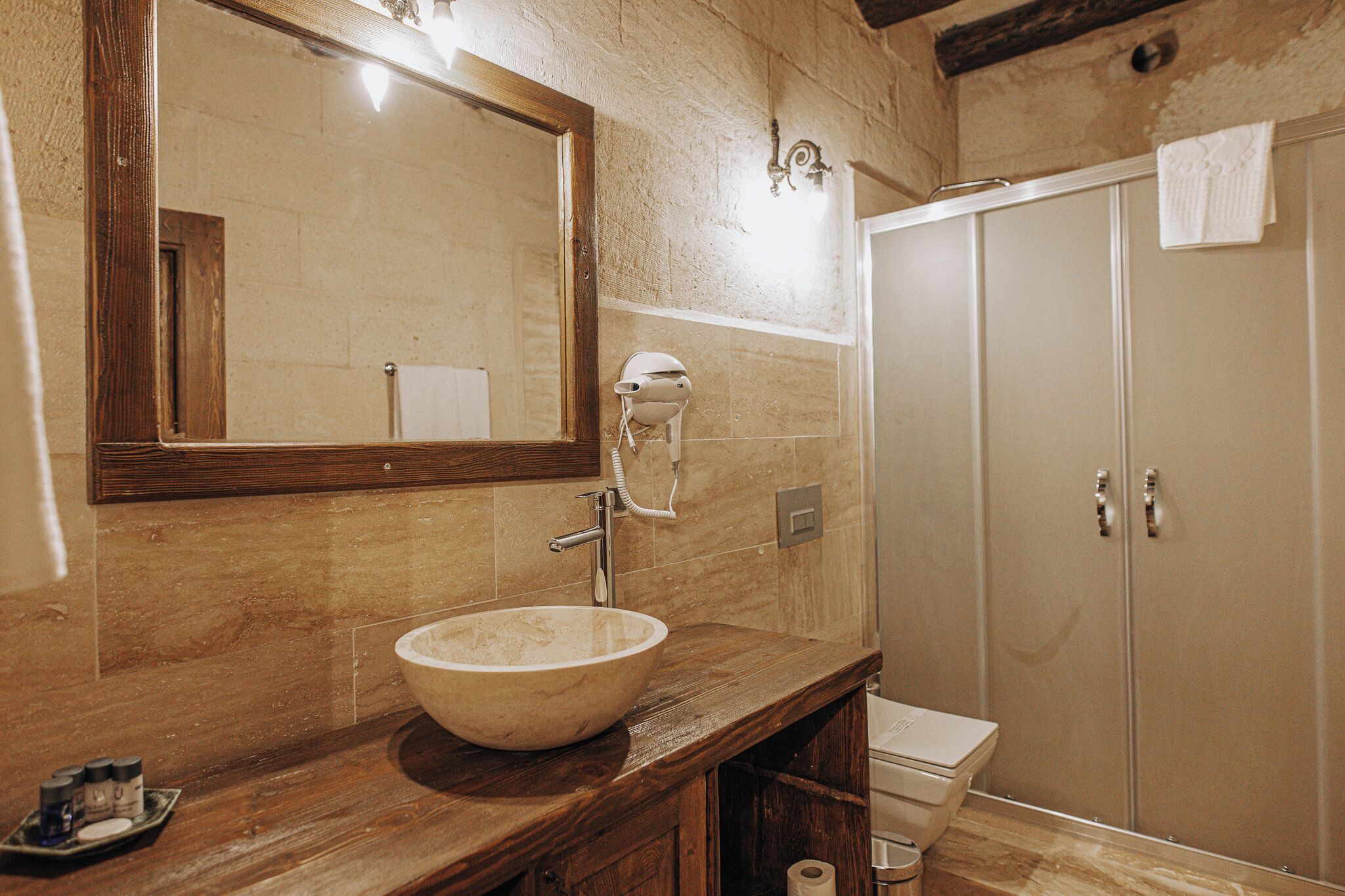 Lagania Cave Suites