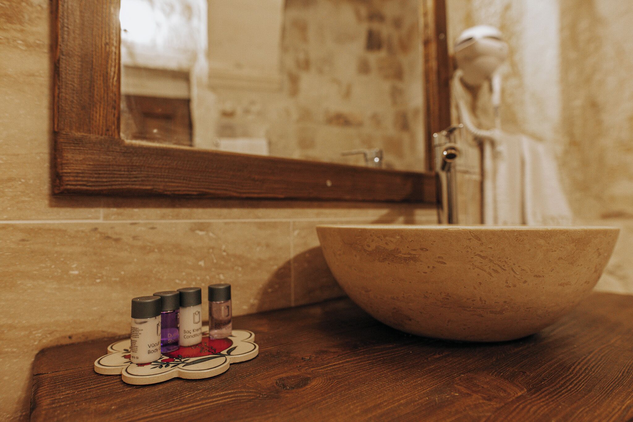 Lagania Cave Suites