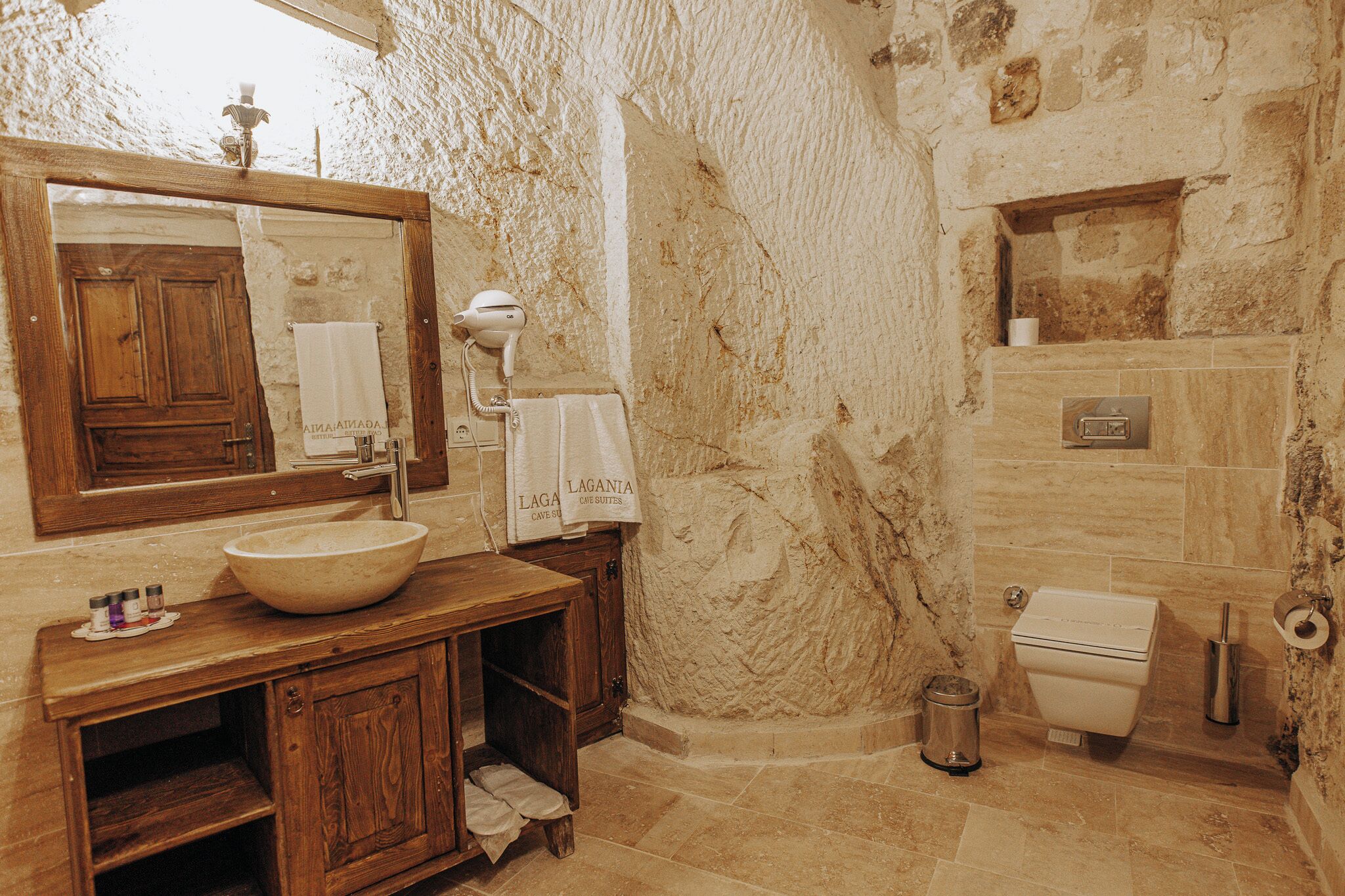 Lagania Cave Suites