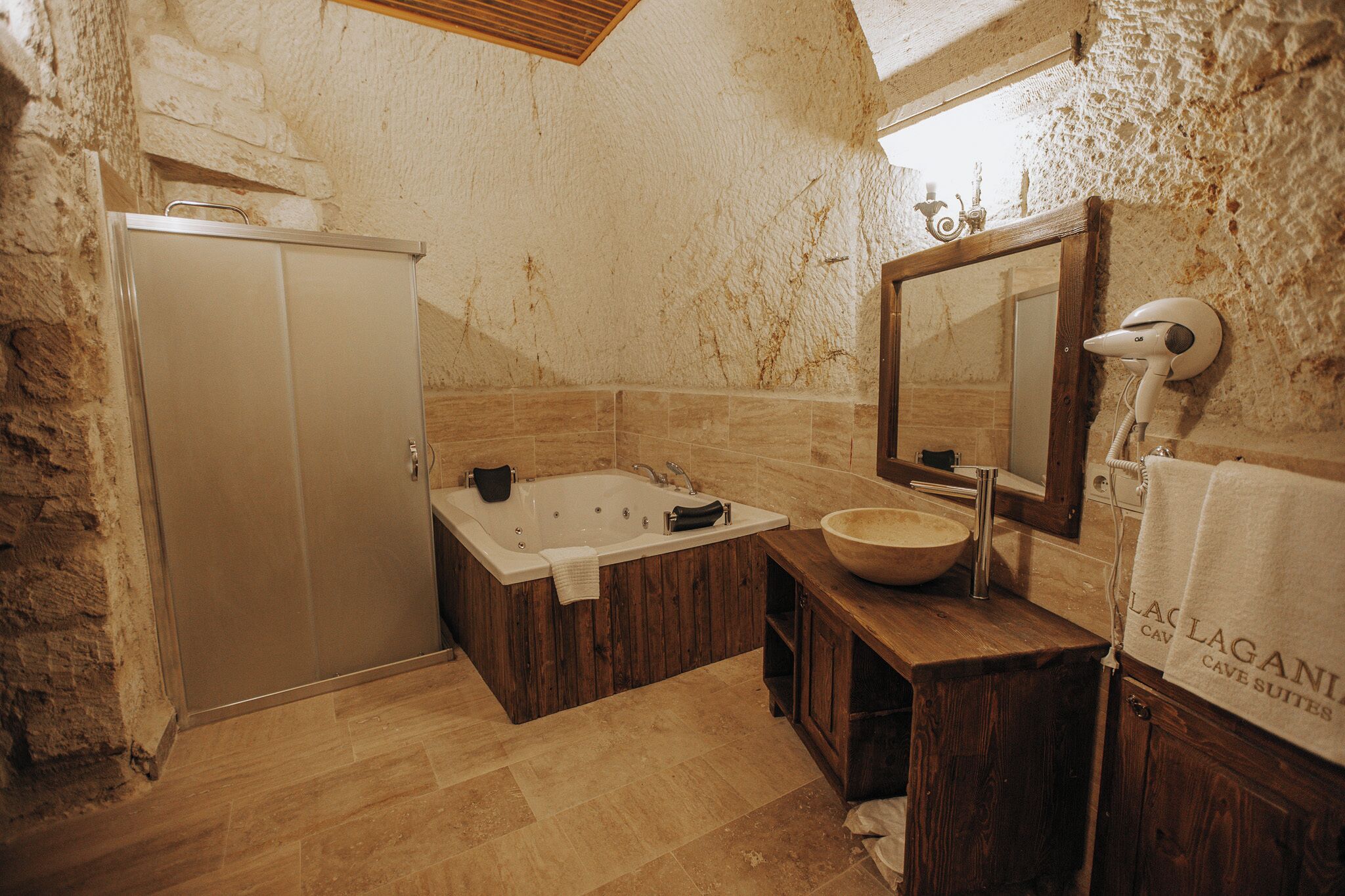 Lagania Cave Suites