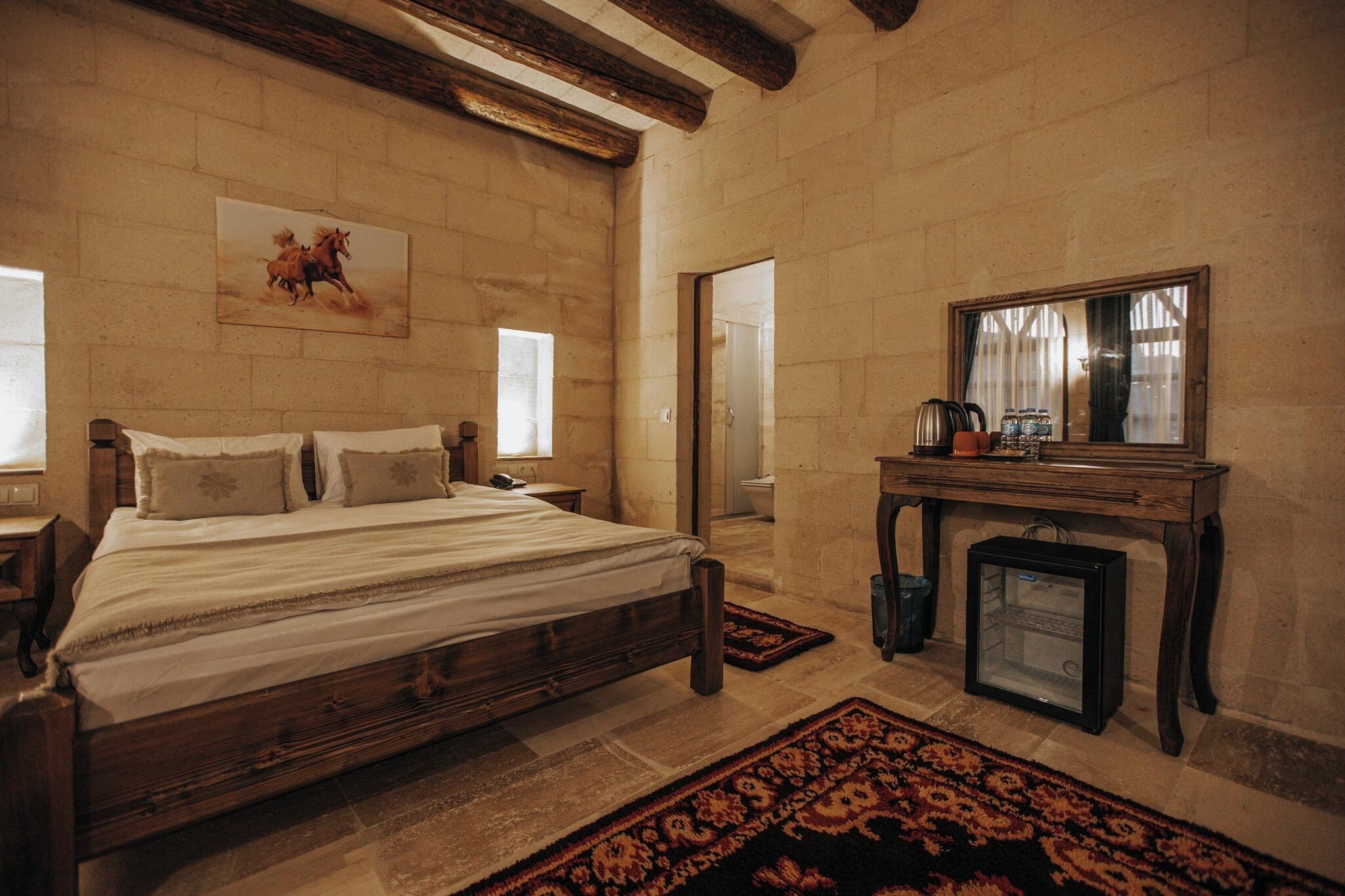 Lagania Cave Suites