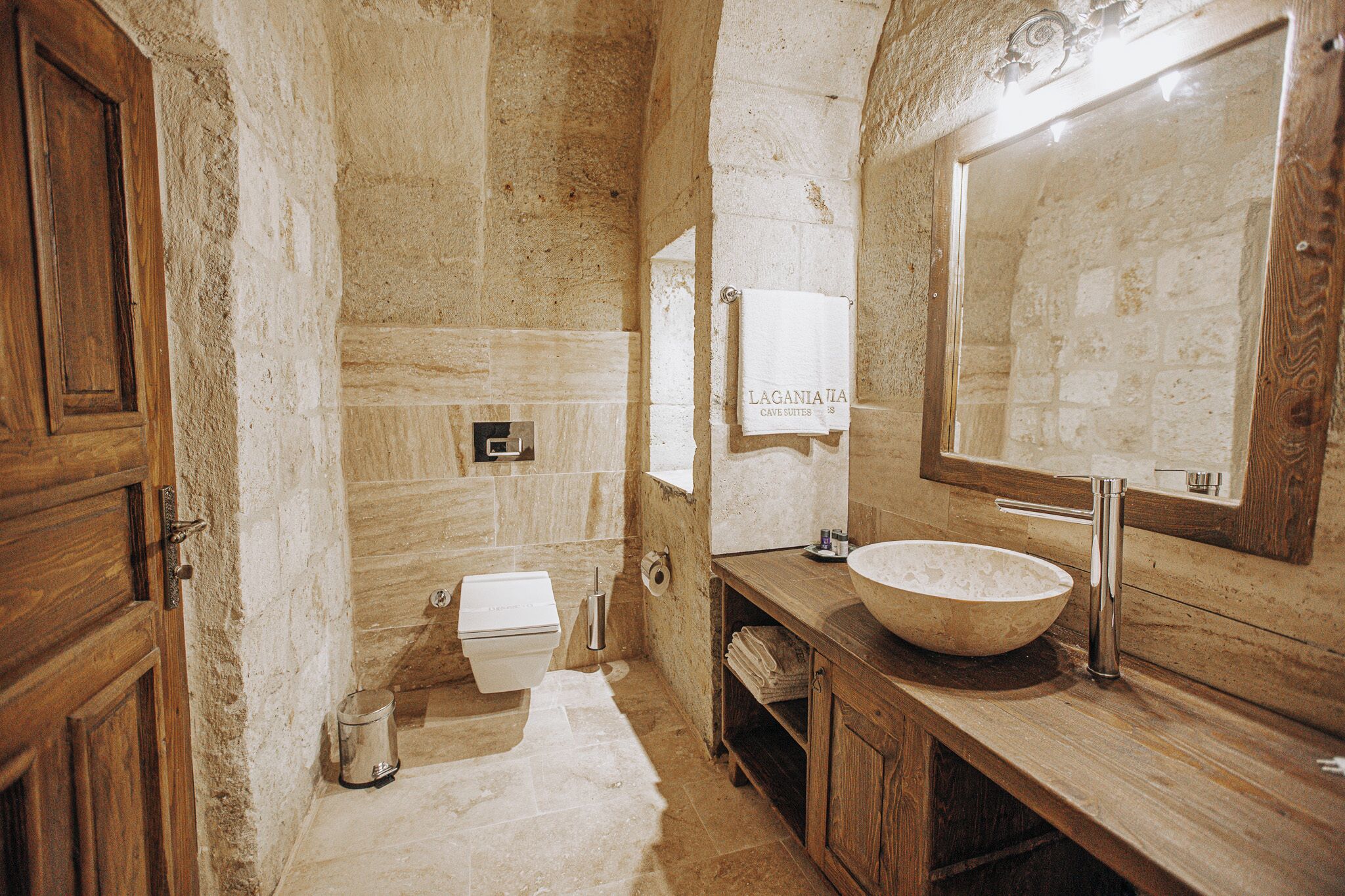 Lagania Cave Suites