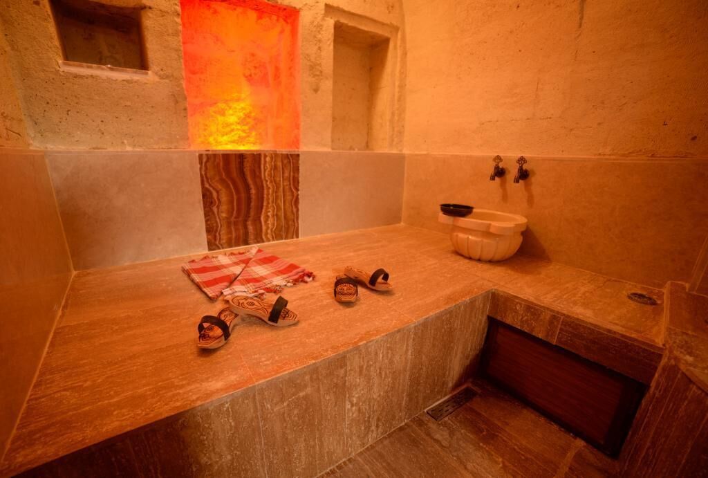 La Perla Cave Hotel