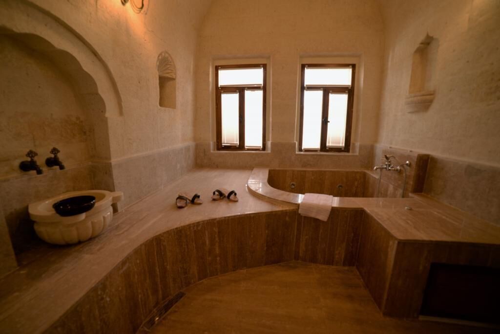 La Perla Cave Hotel