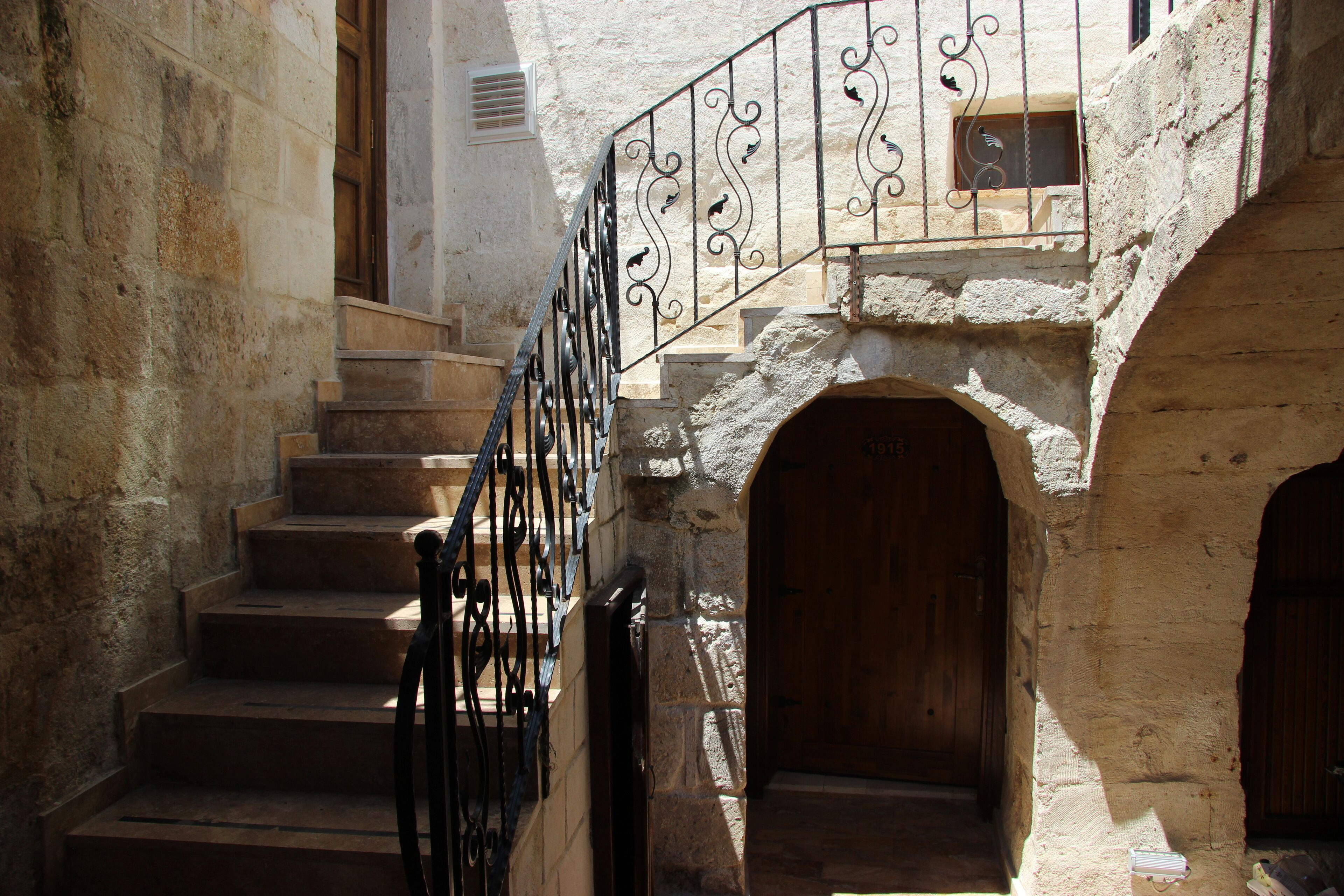 La Perla Cave Hotel