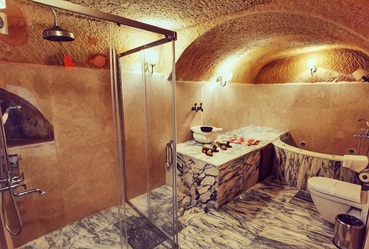 La Perla Cave Hotel