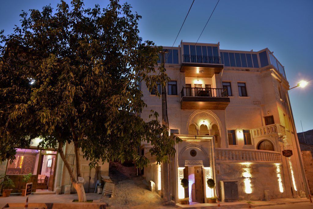 La Perla Cave Hotel