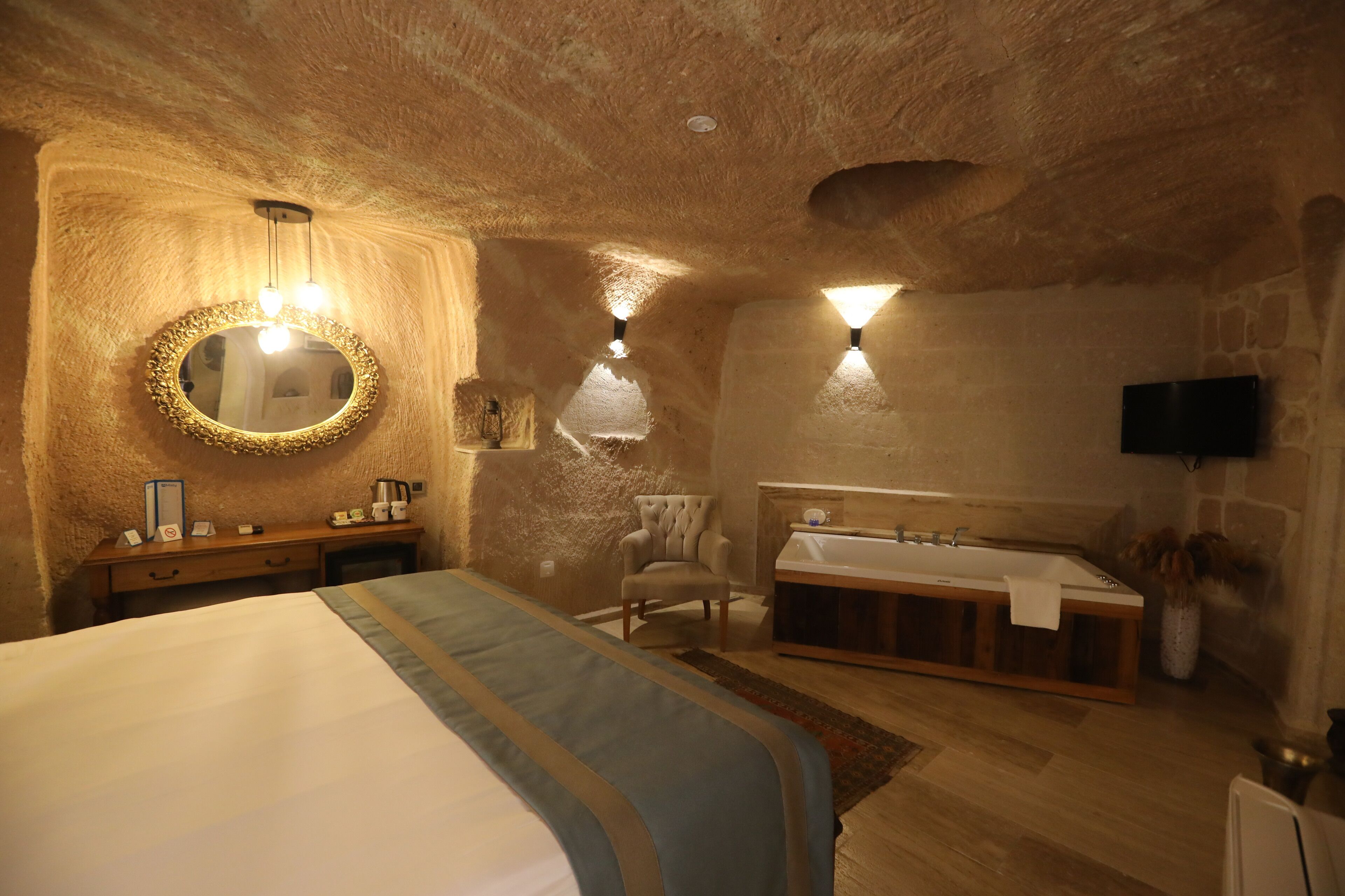 Misty Cave Hotel