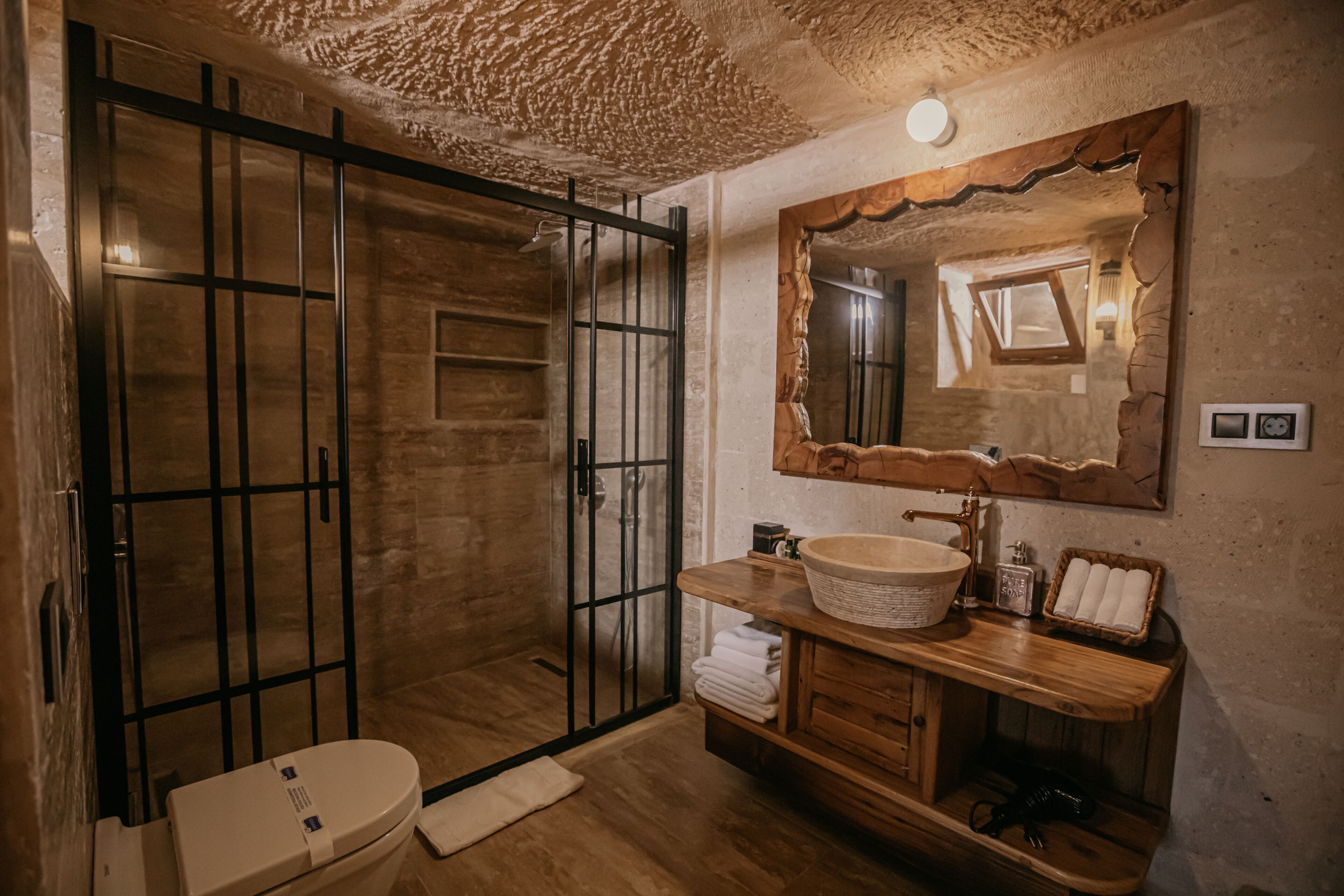 Misty Cave Hotel