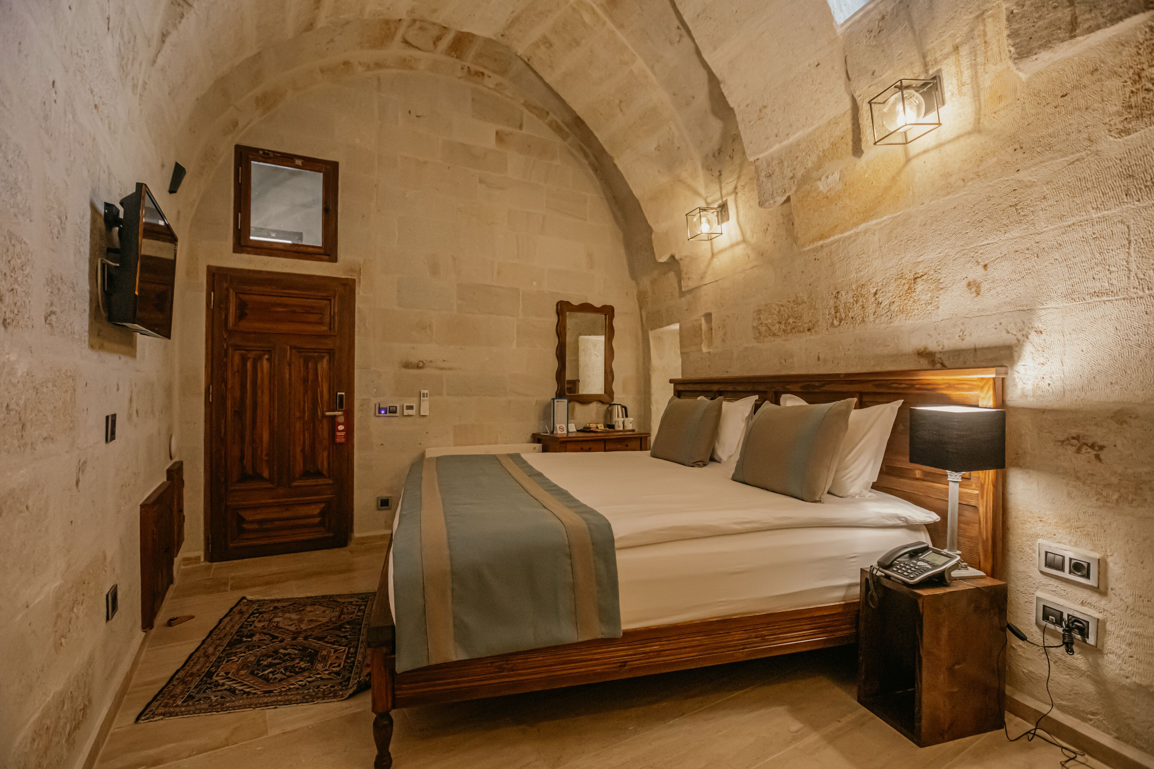 Misty Cave Hotel
