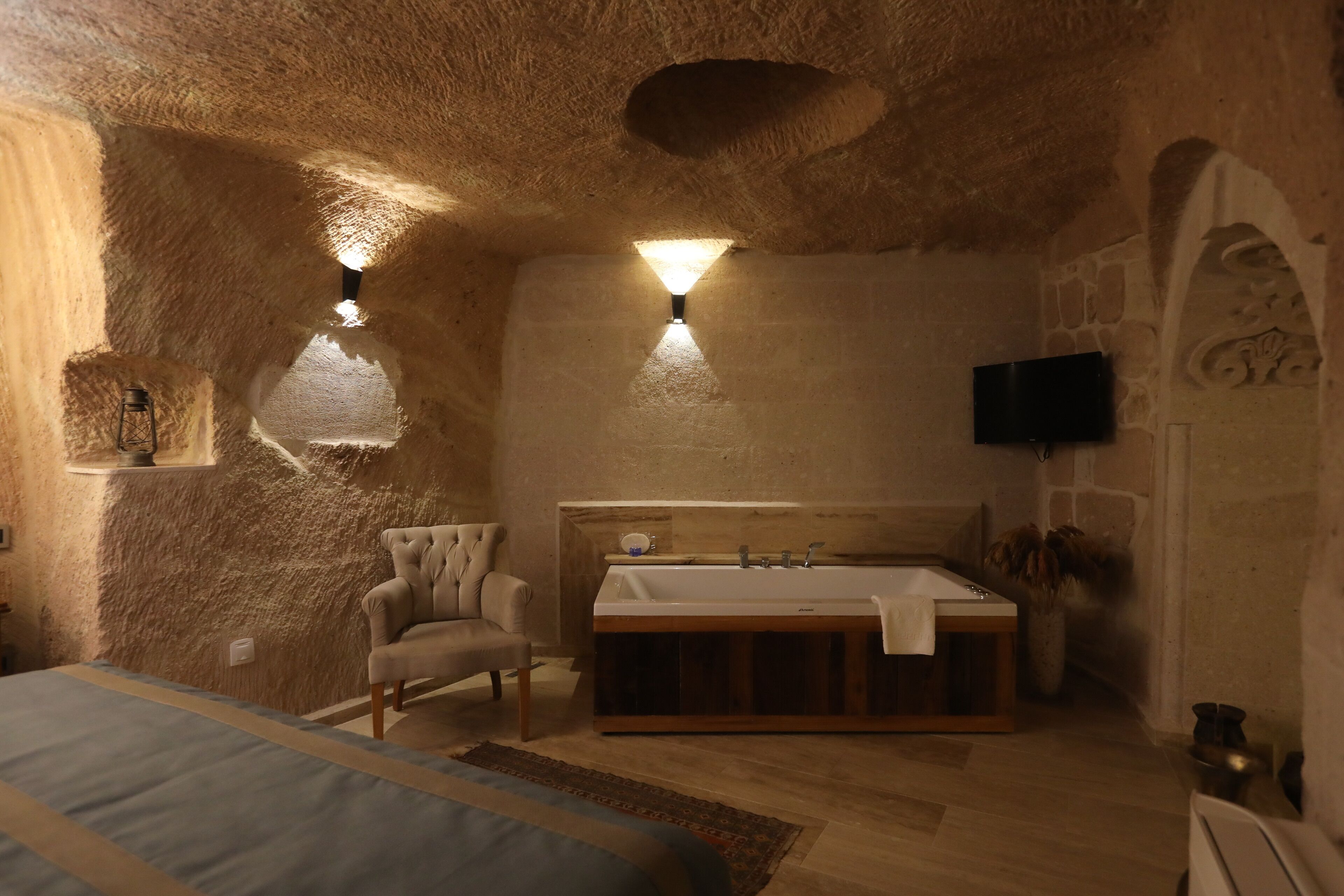 Misty Cave Hotel