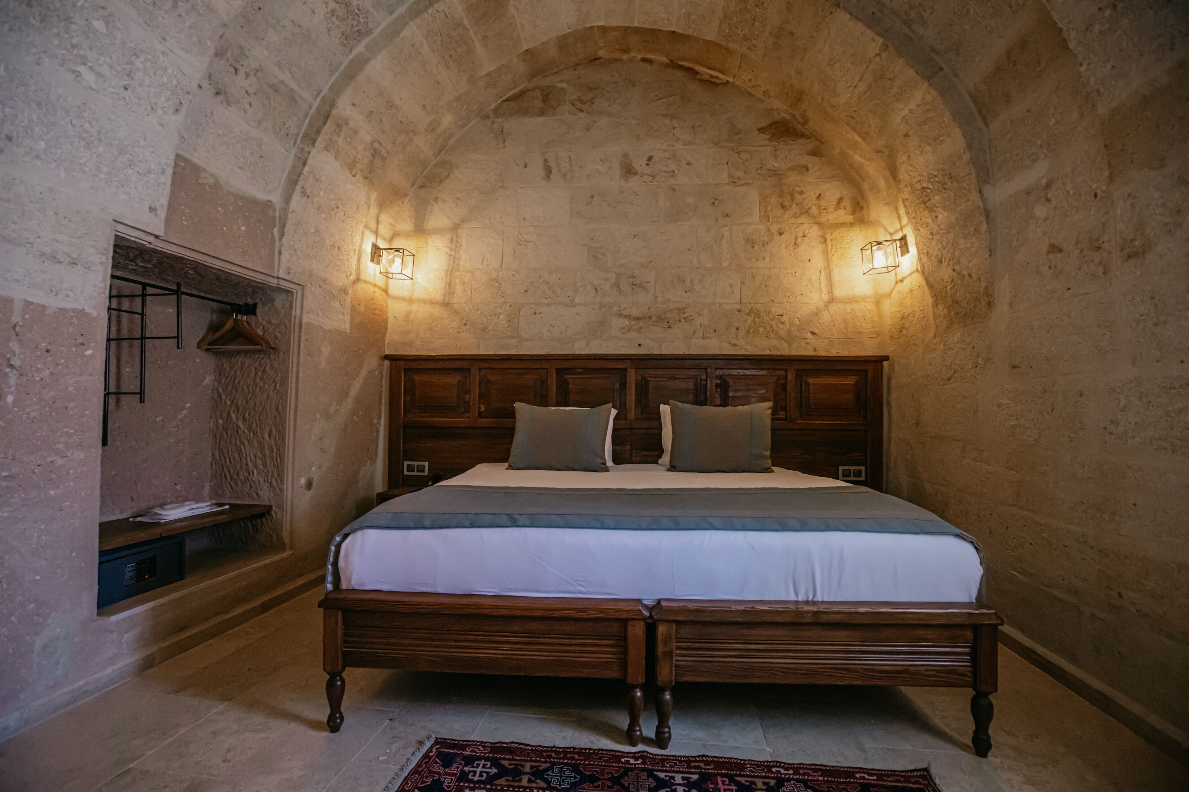 Misty Cave Hotel