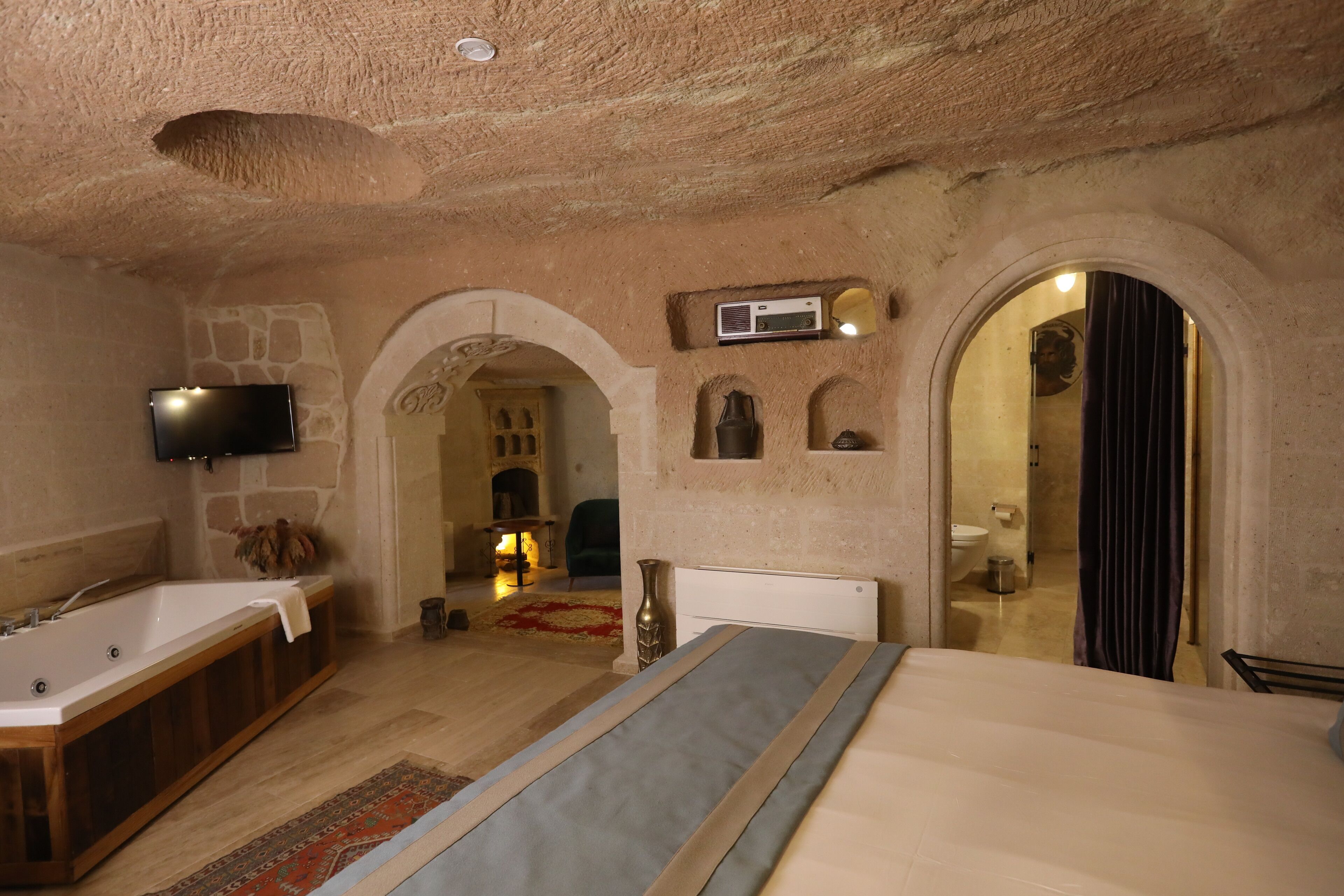 Misty Cave Hotel