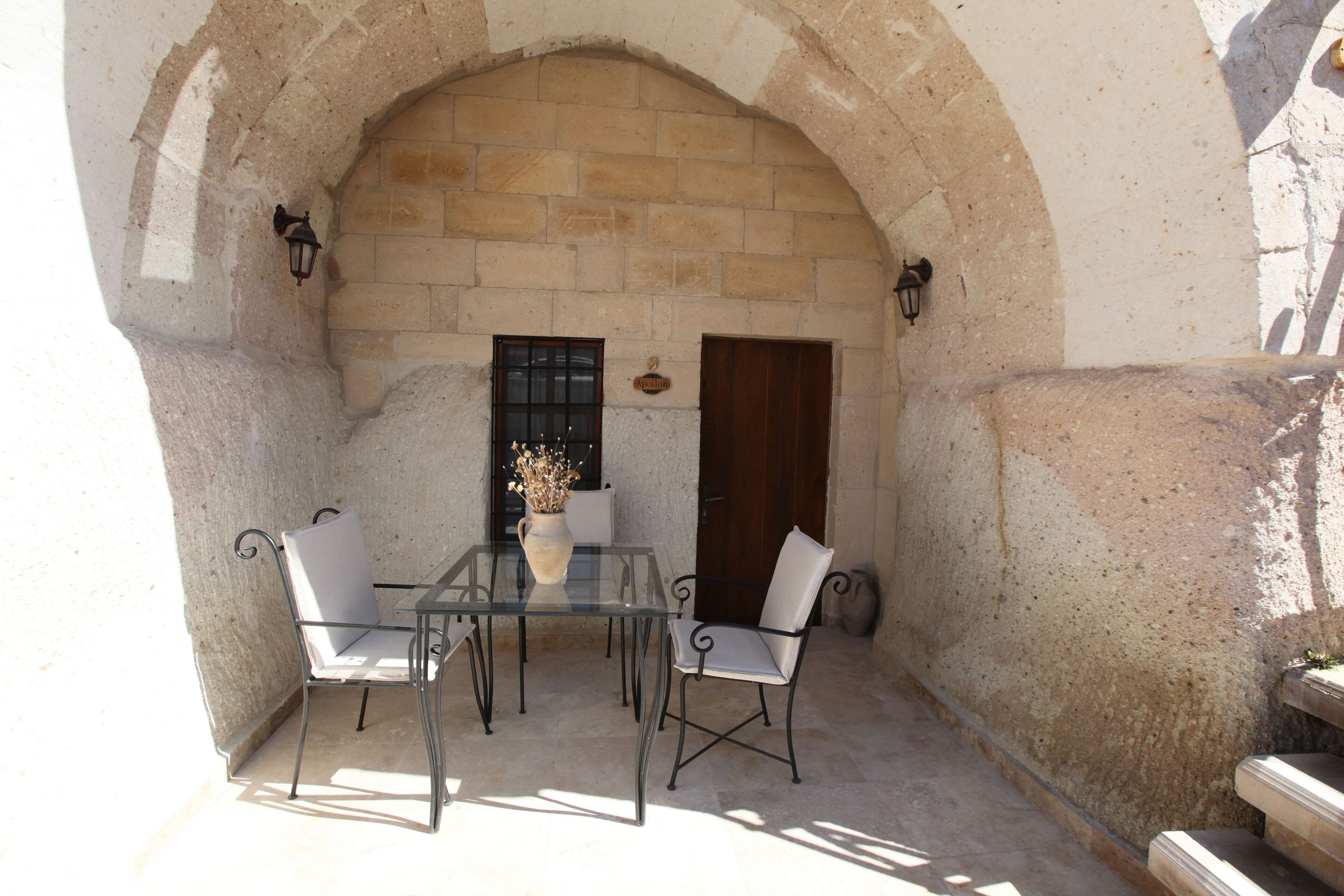 Narcissos Cave Hotel