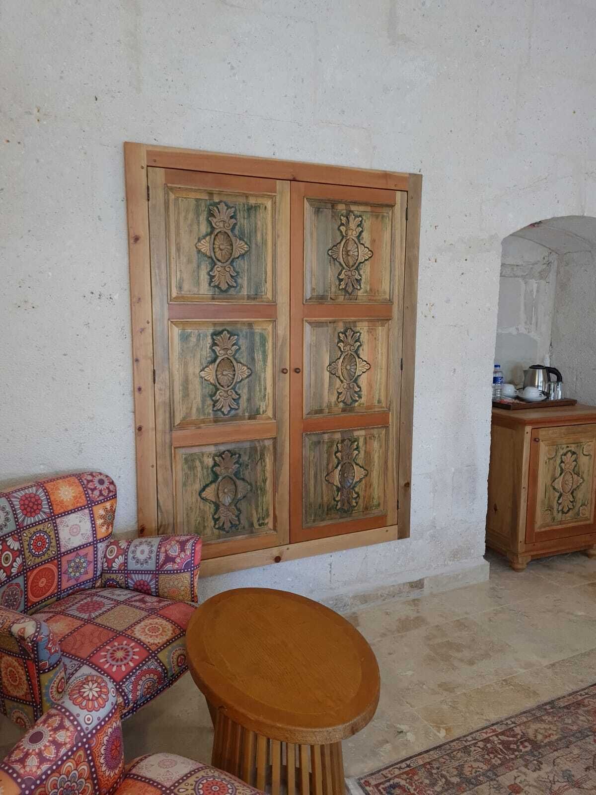 Narcissos Cave Hotel