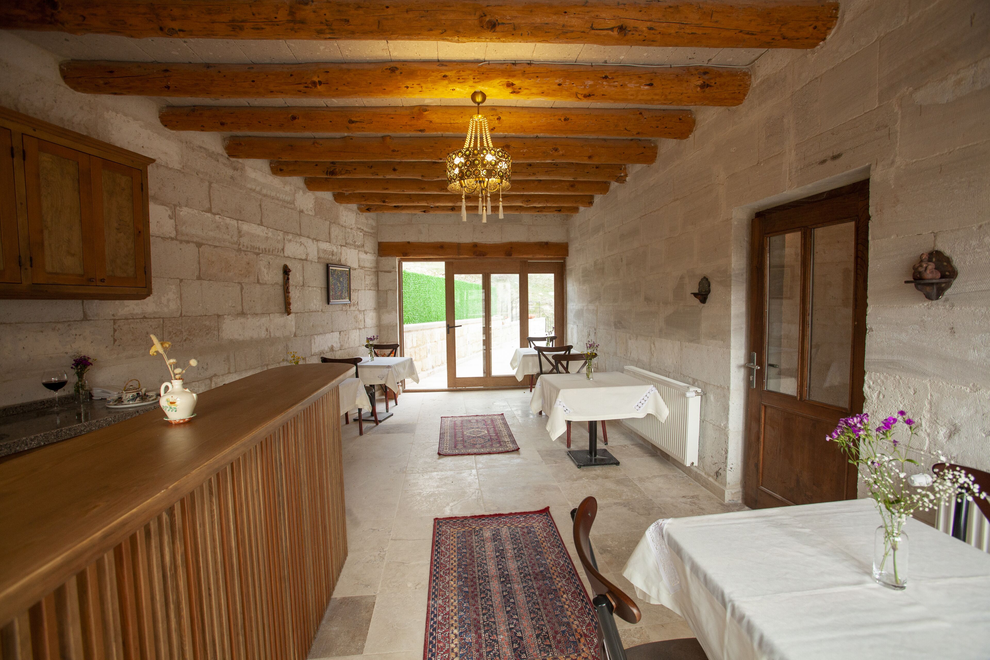 Narcissos Cave Hotel