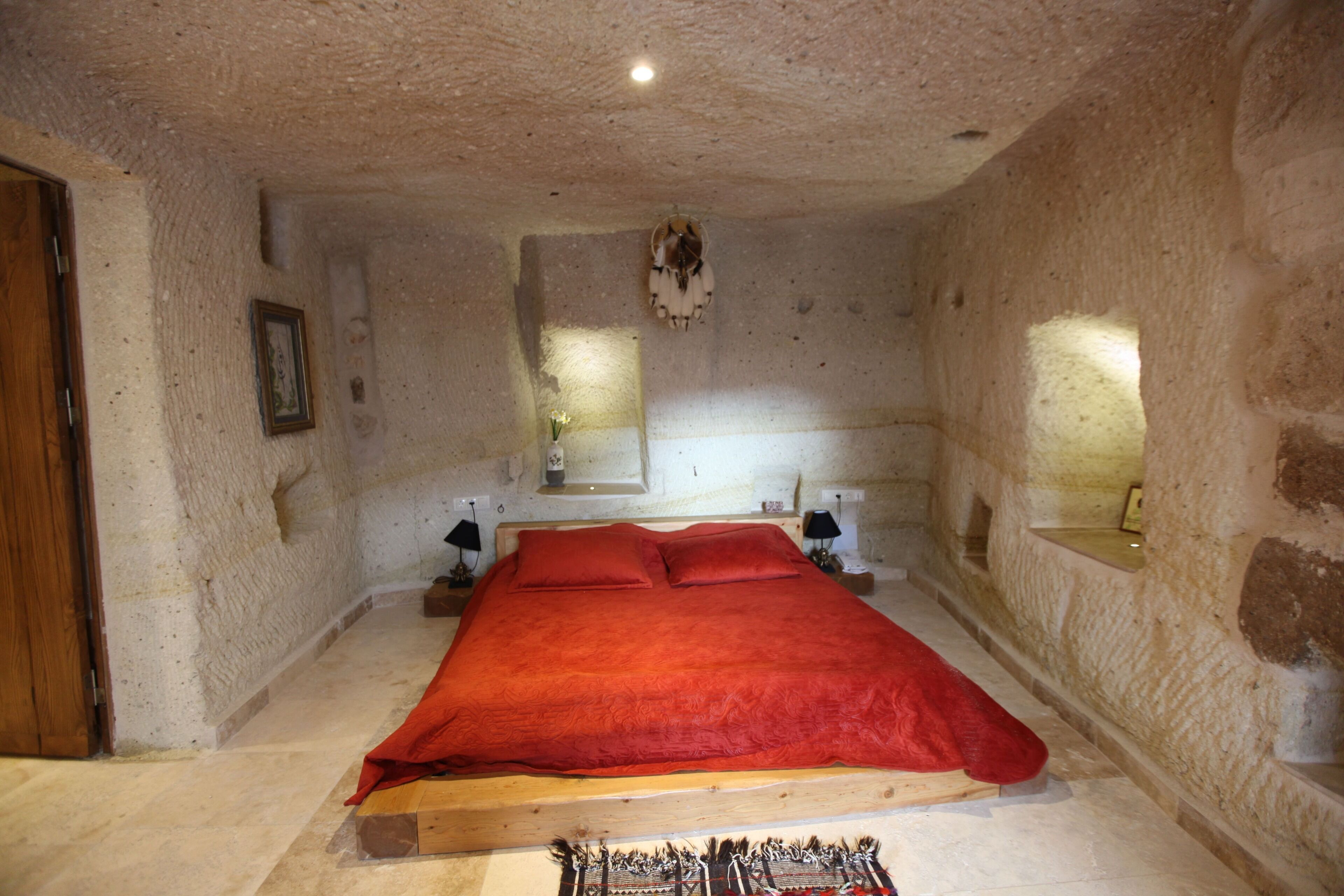 Narcissos Cave Hotel