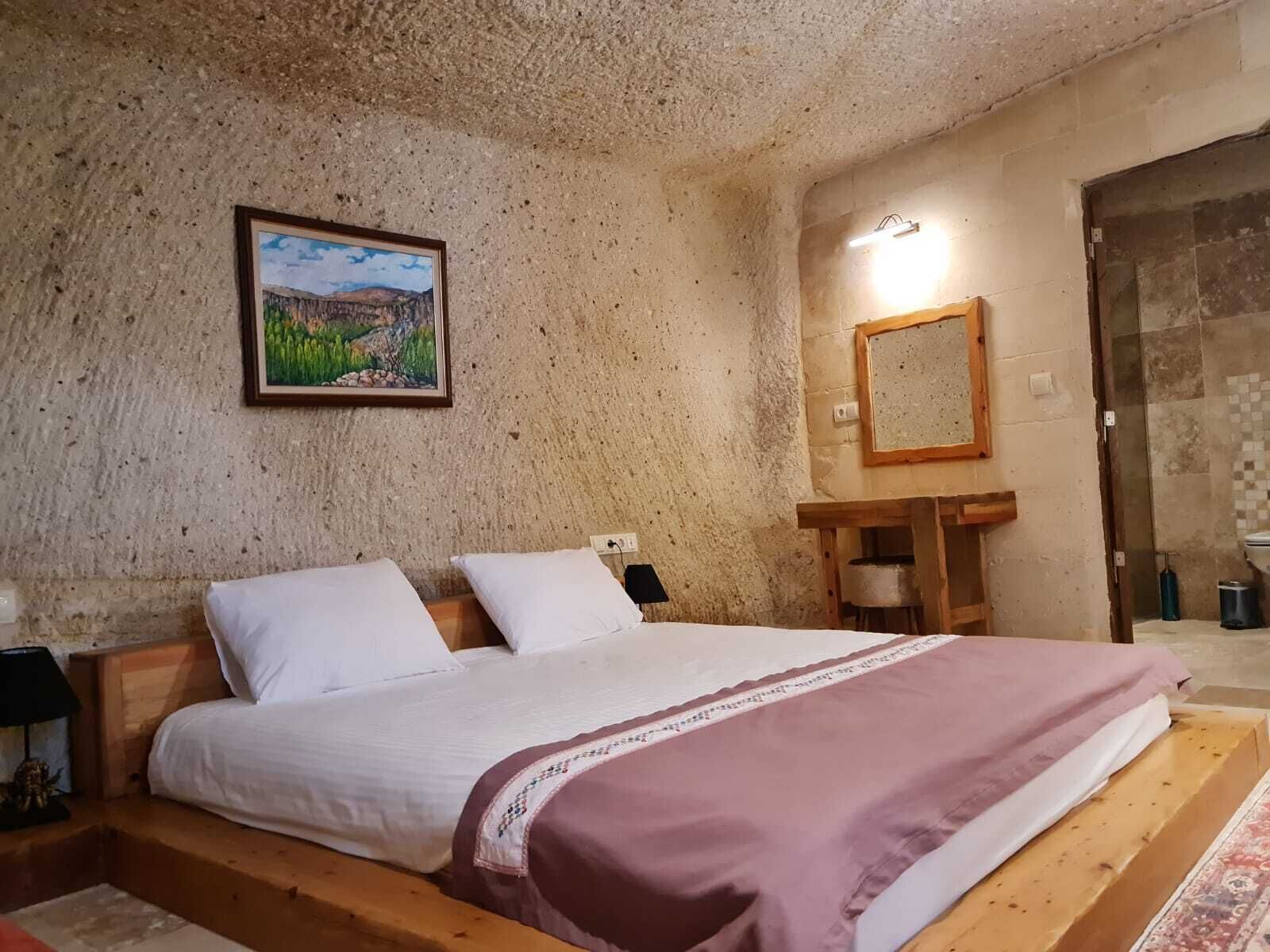 Narcissos Cave Hotel