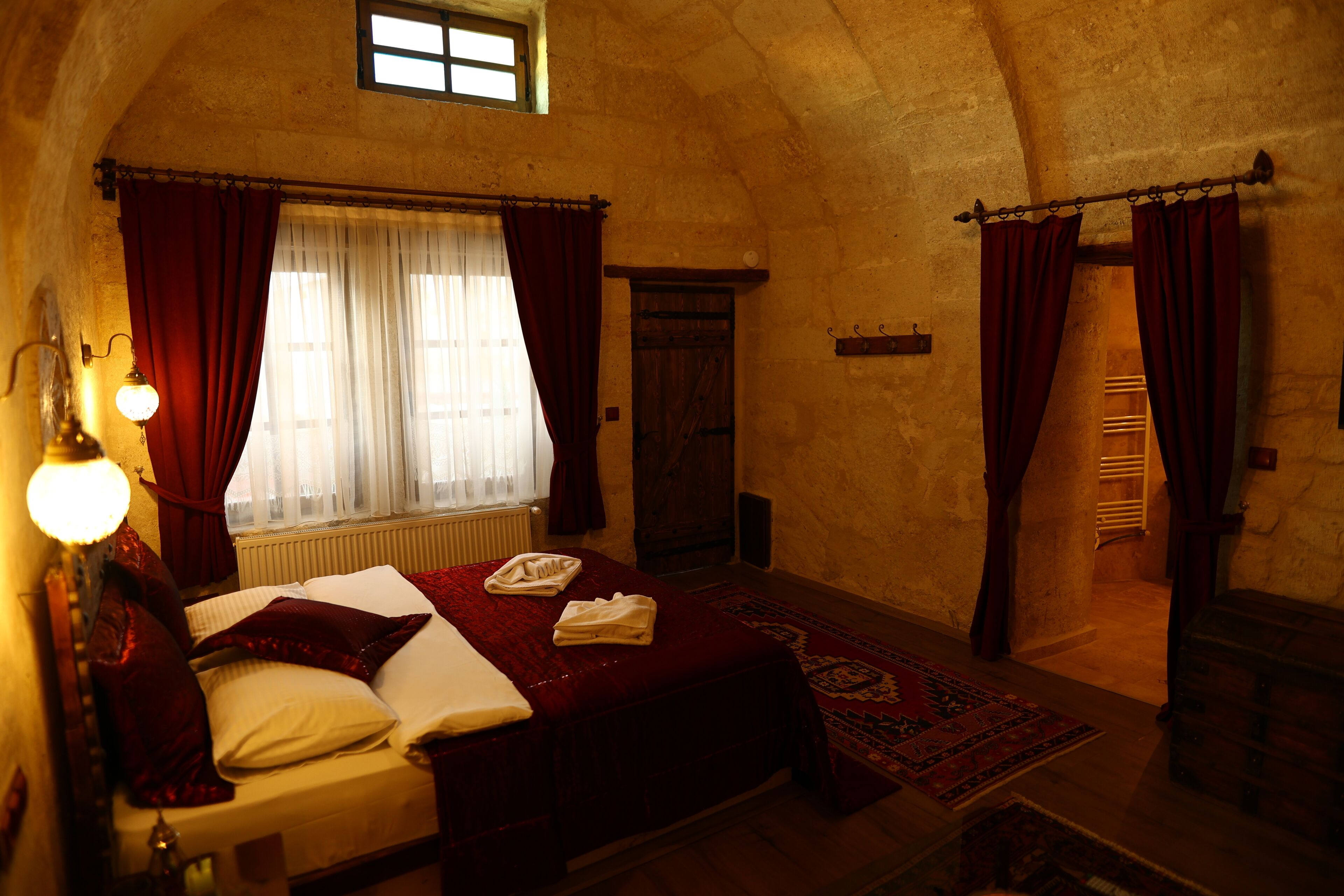 Shadow Cave House