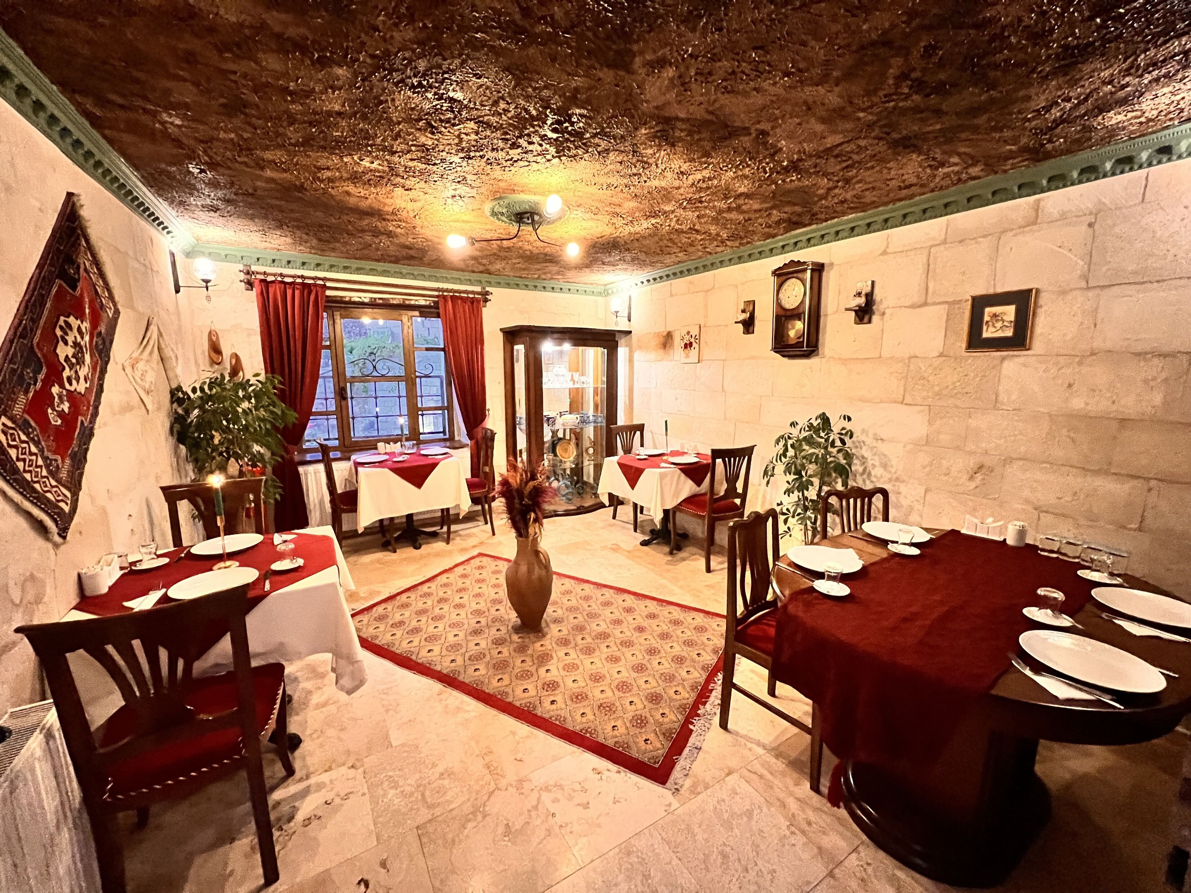 Shadow Cave House