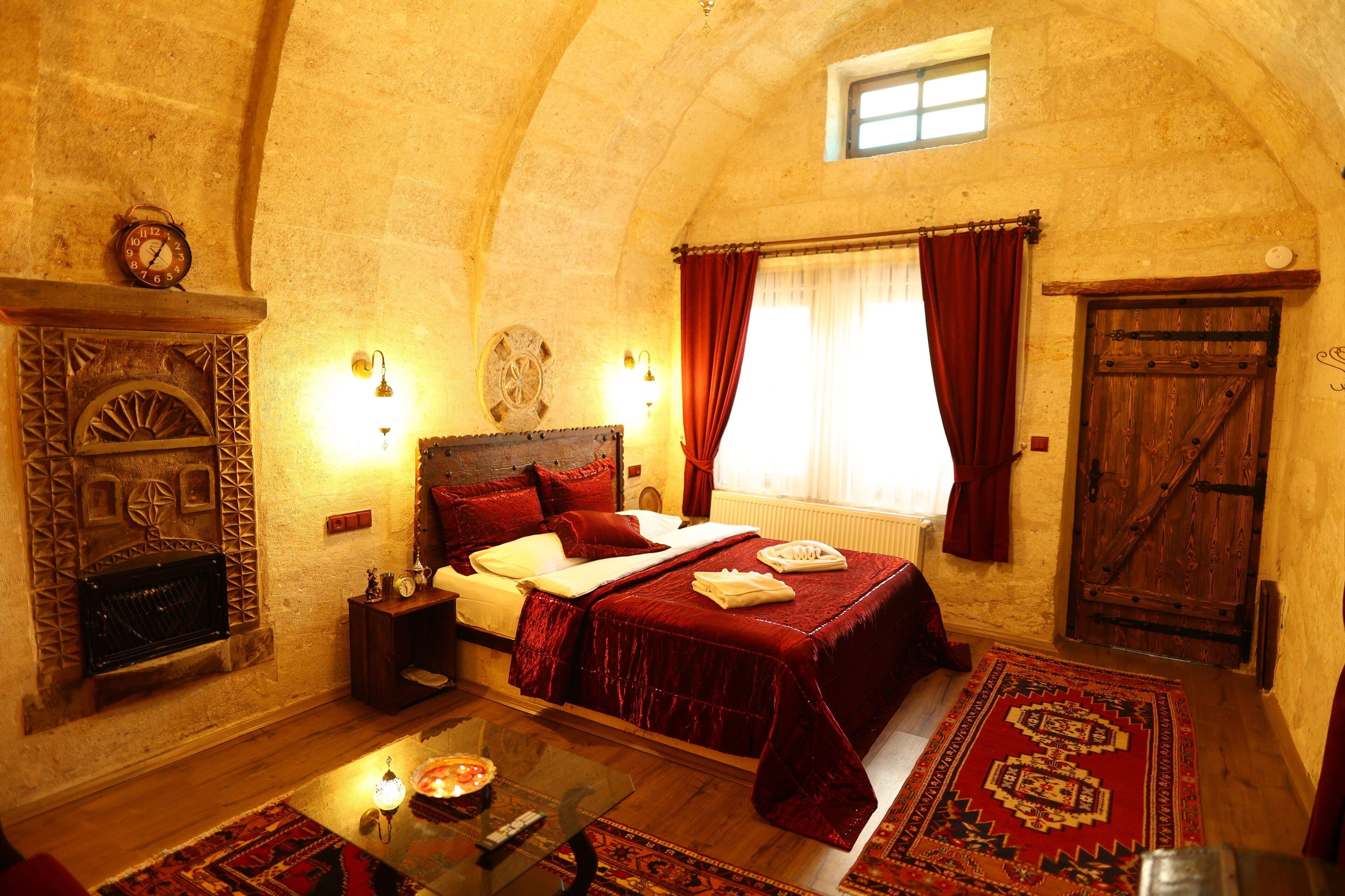 Shadow Cave House