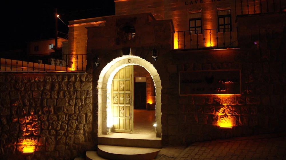 Sinasos Palace Cave