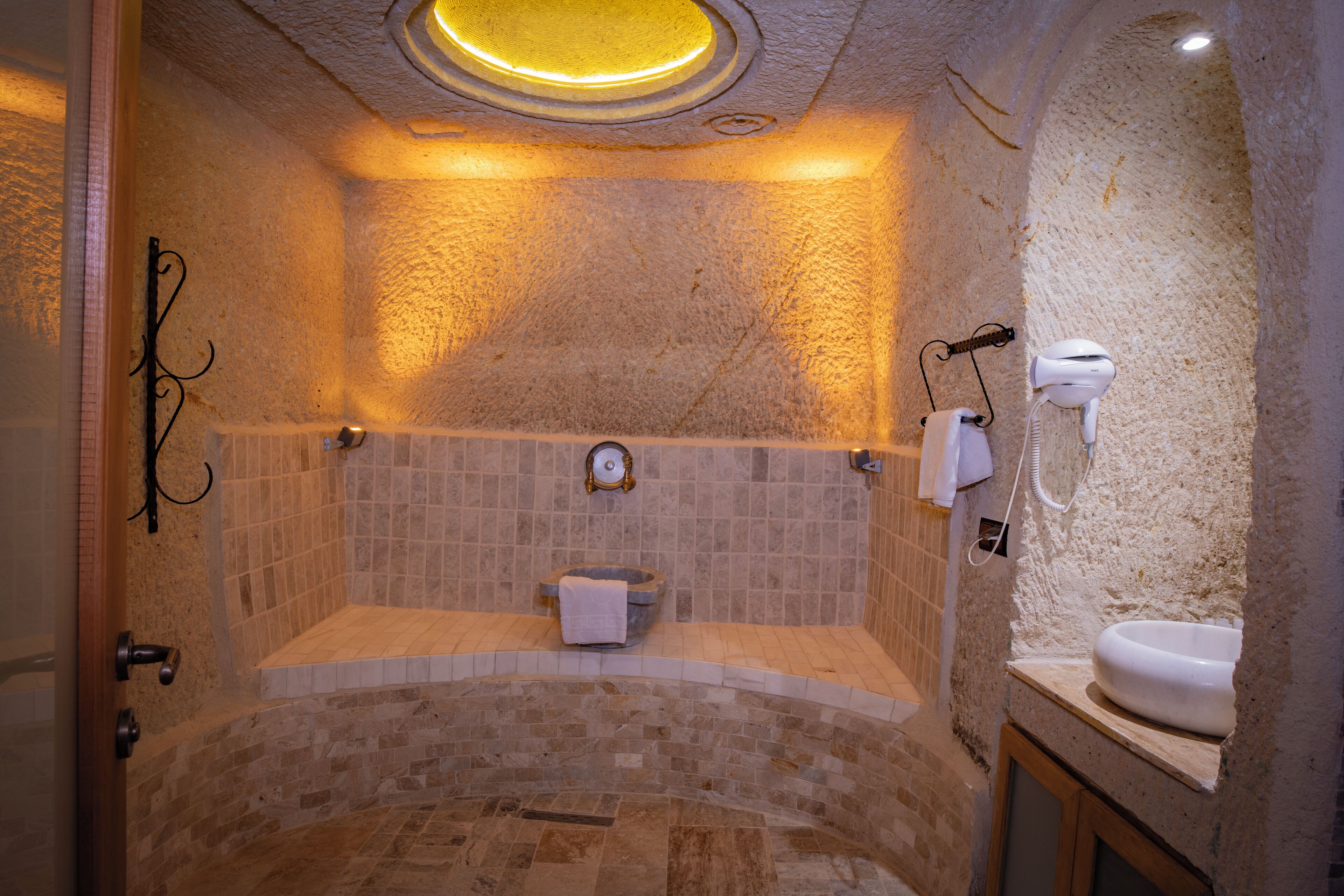 Sur Cave Hotel