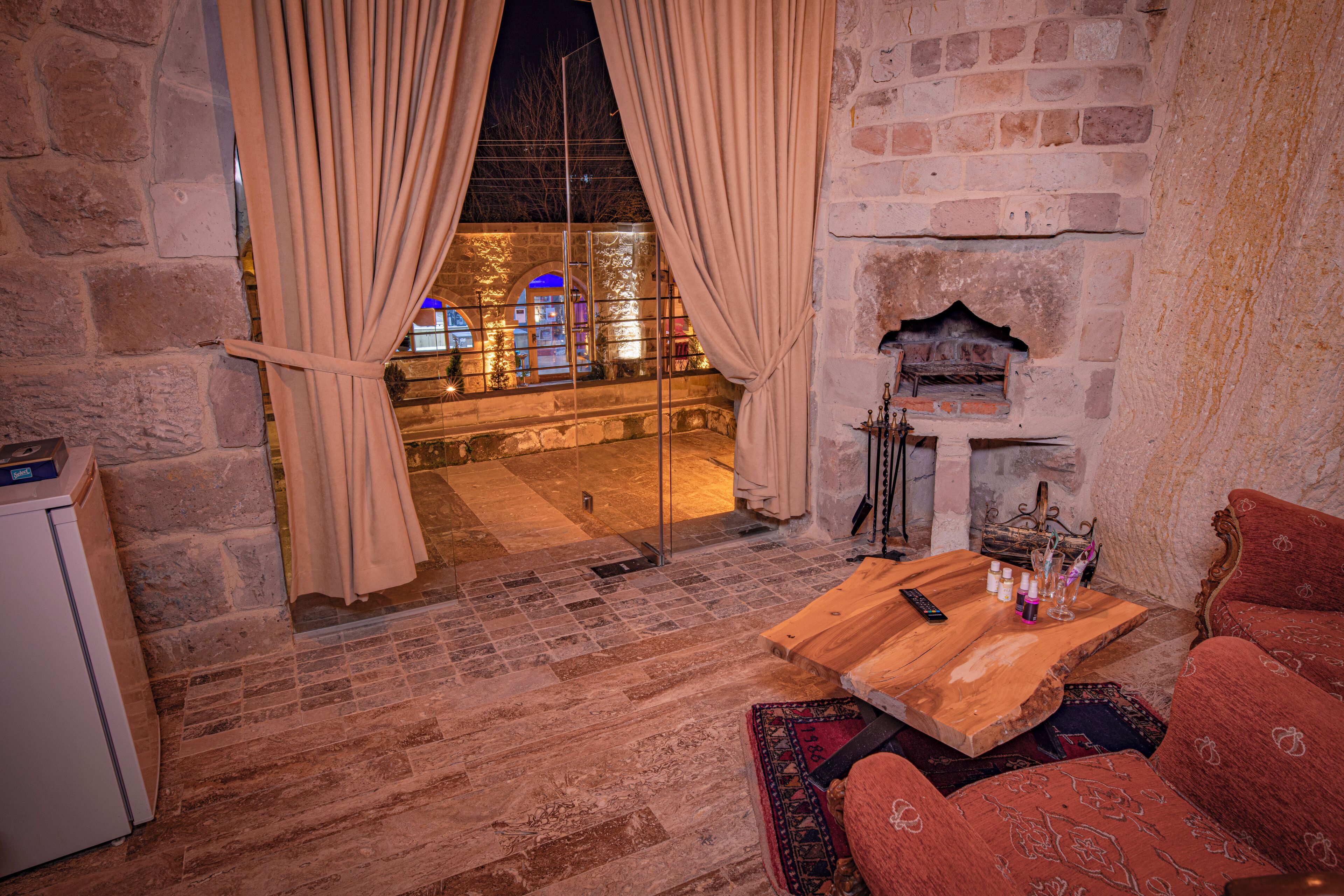 Sur Cave Hotel