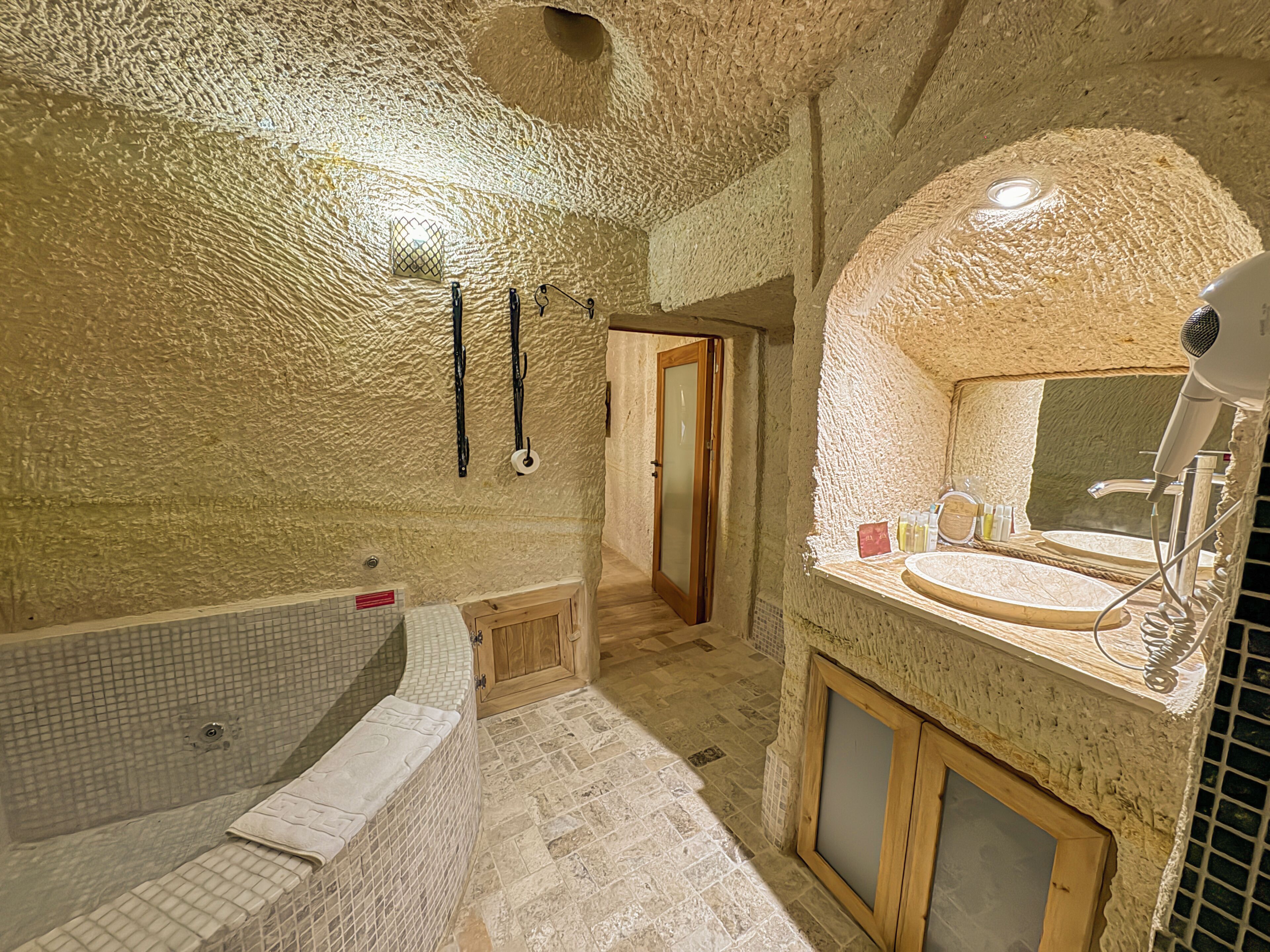 Sur Cave Hotel