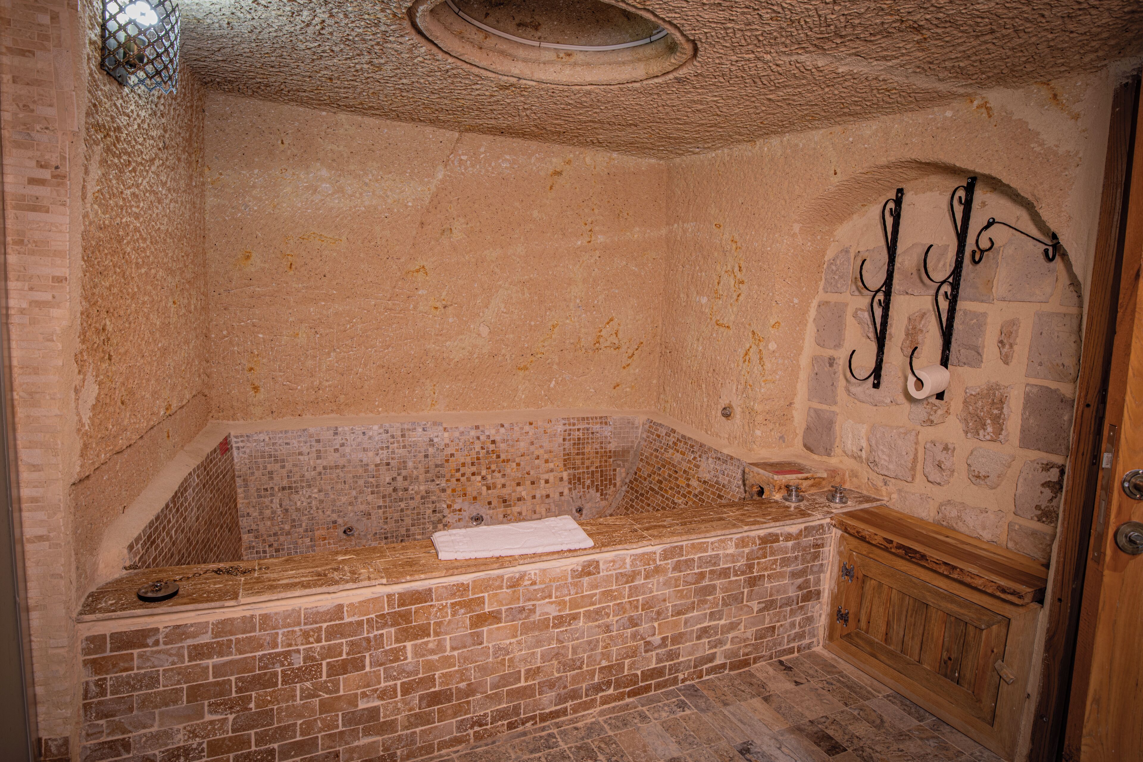 Sur Cave Hotel