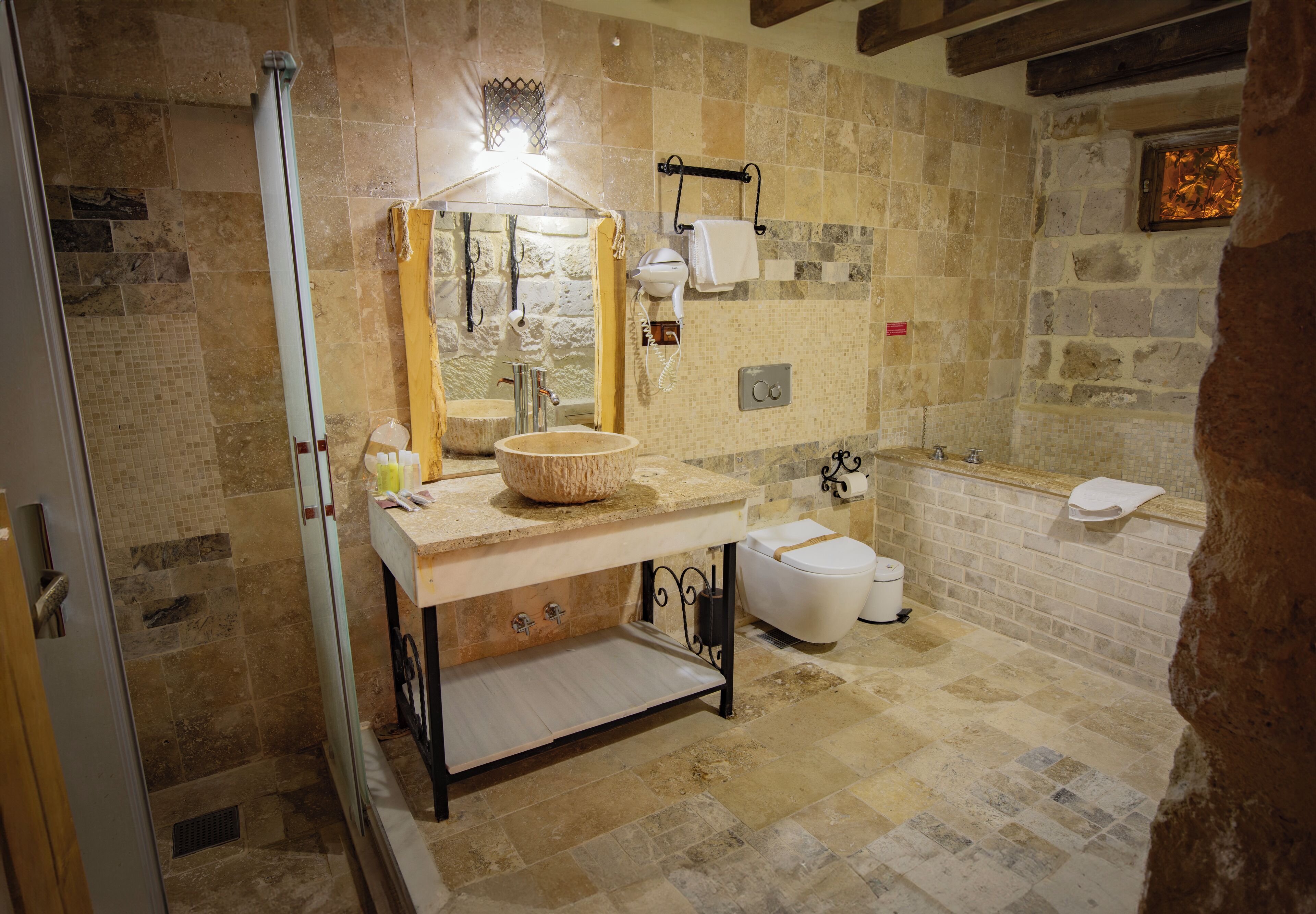 Sur Cave Hotel