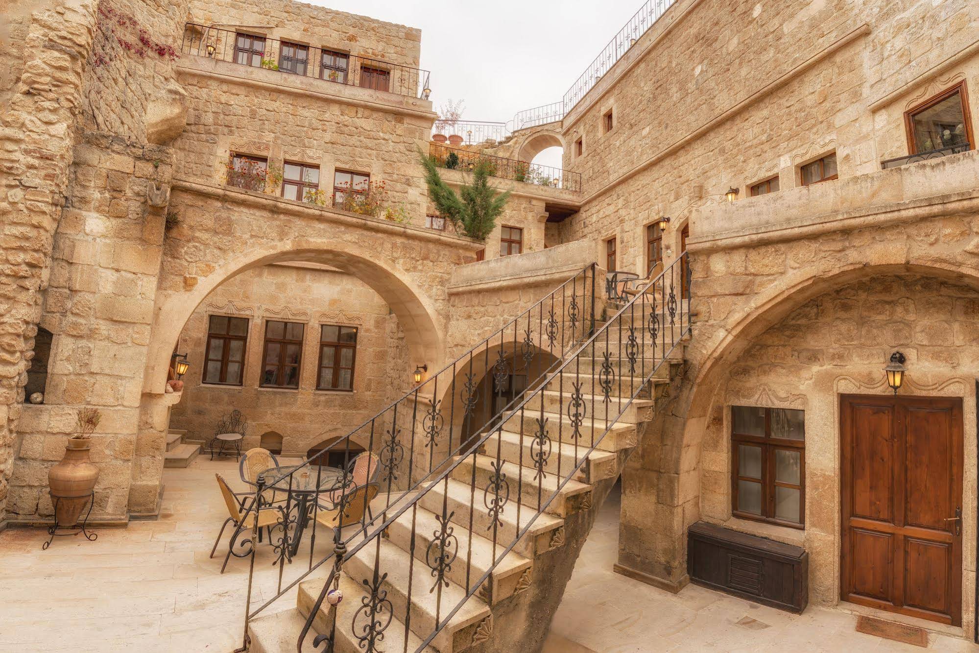 Temenni Evi