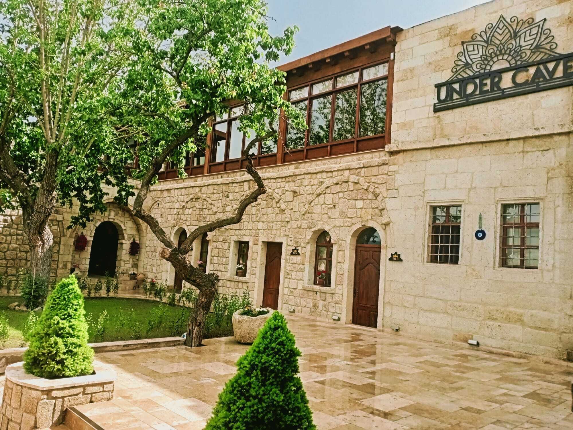 Under Cave Hotel