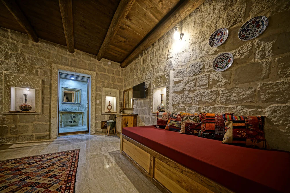 Vigneron Cave Hotel