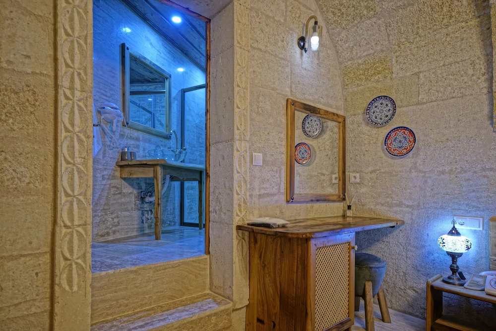 Vigneron Cave Hotel