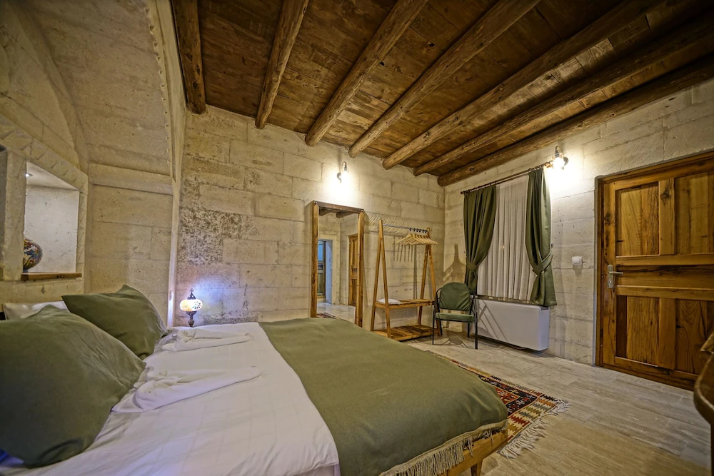 Vigneron Cave Hotel