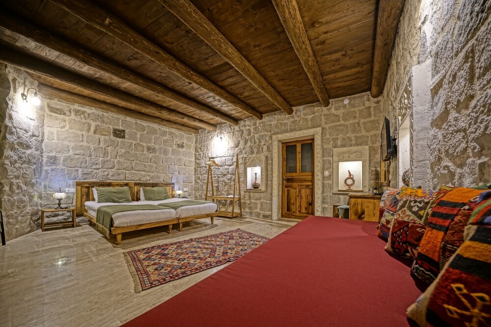 Vigneron Cave Hotel