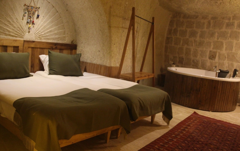 Vigneron Cave Hotel