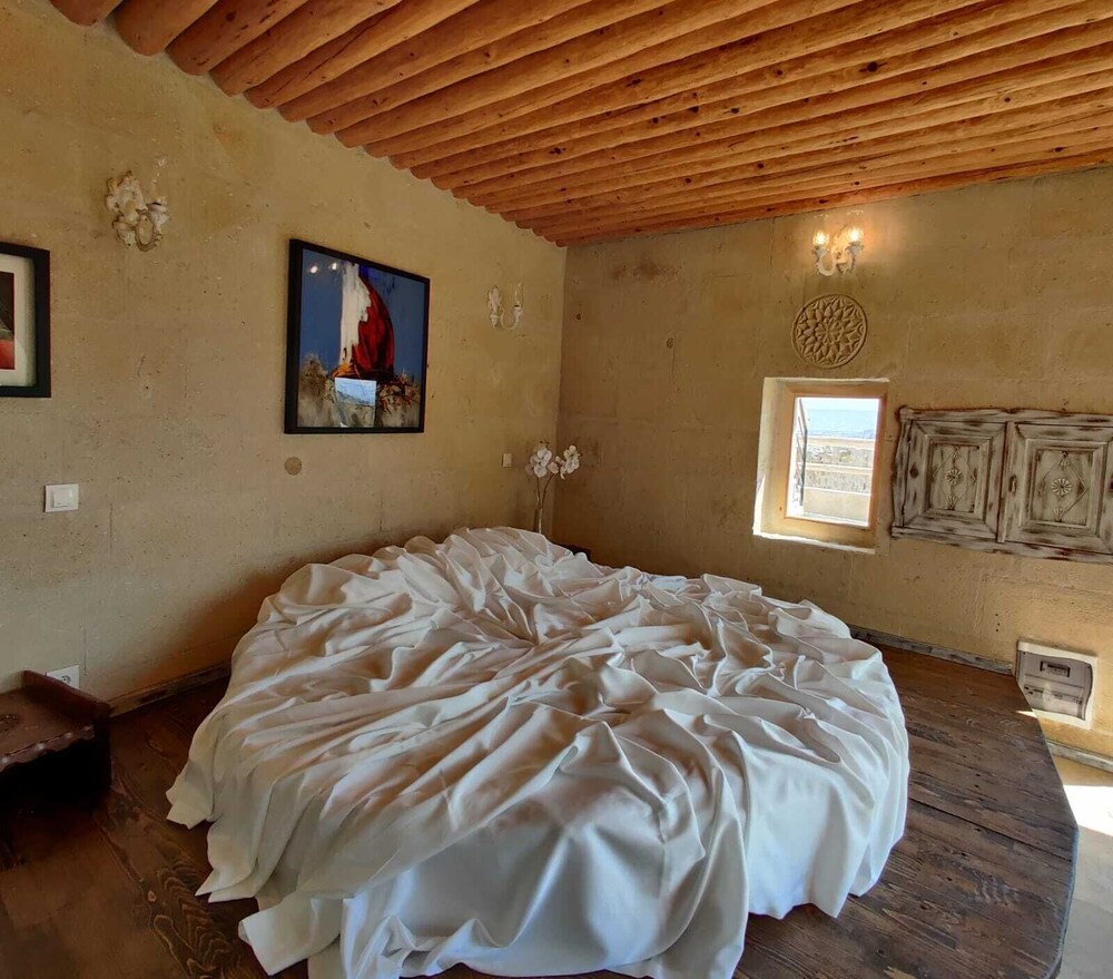 Karlik Cave Suites