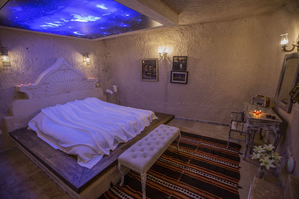 Karlik Cave Suites
