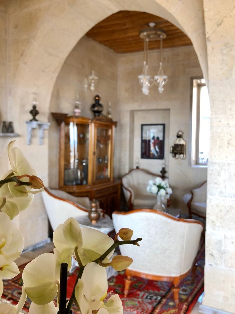 Karlik Cave Suites