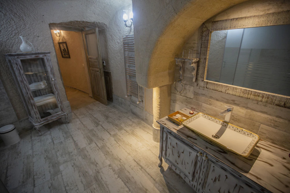 Karlik Cave Suites