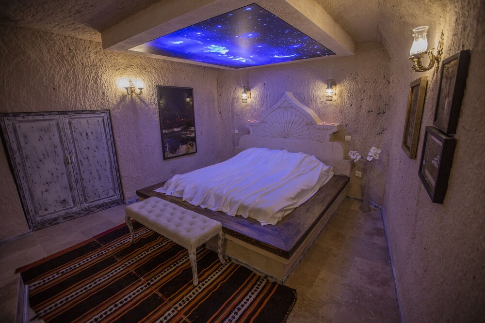 Karlik Cave Suites