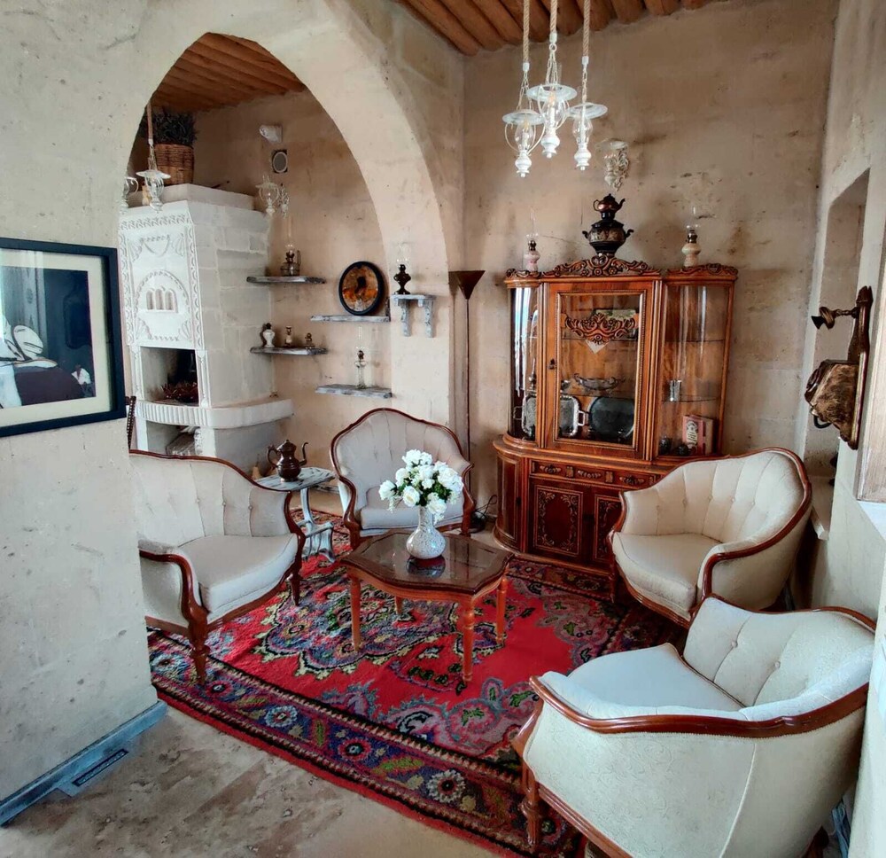 Karlik Cave Suites
