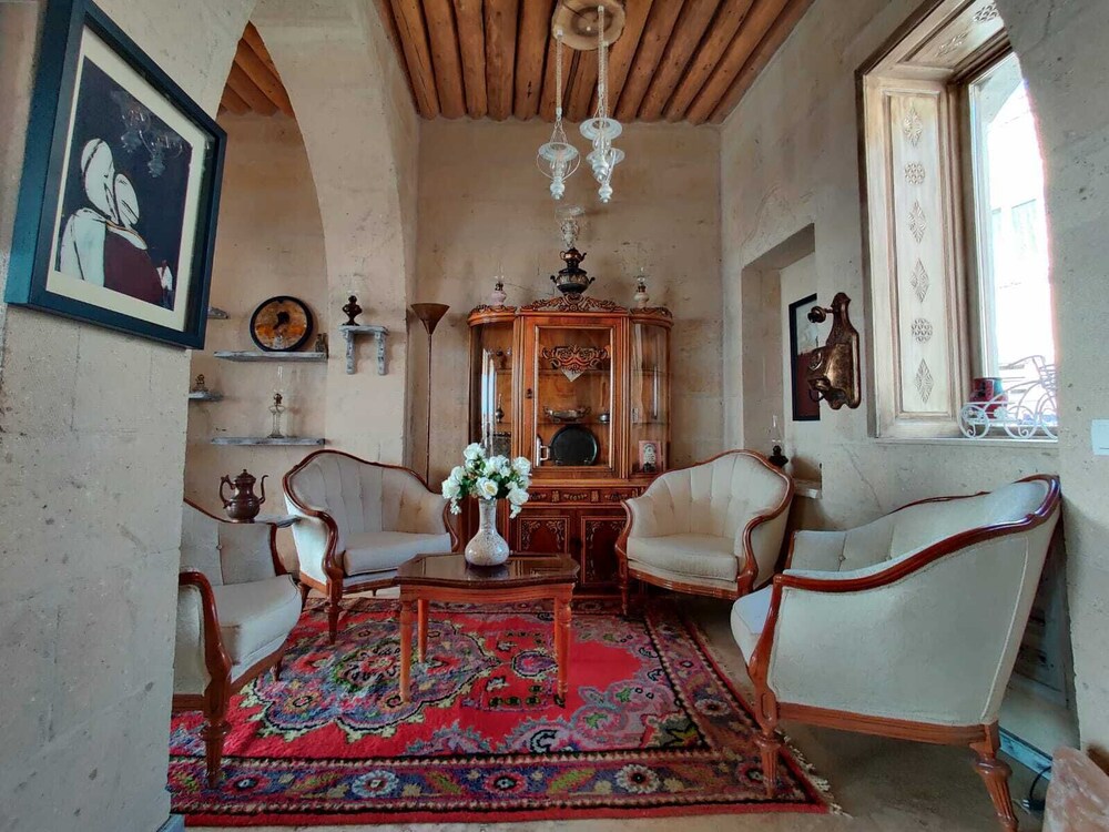 Karlik Cave Suites