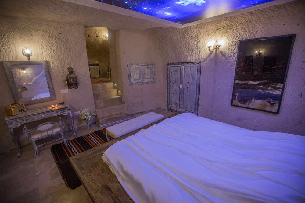 Karlik Cave Suites