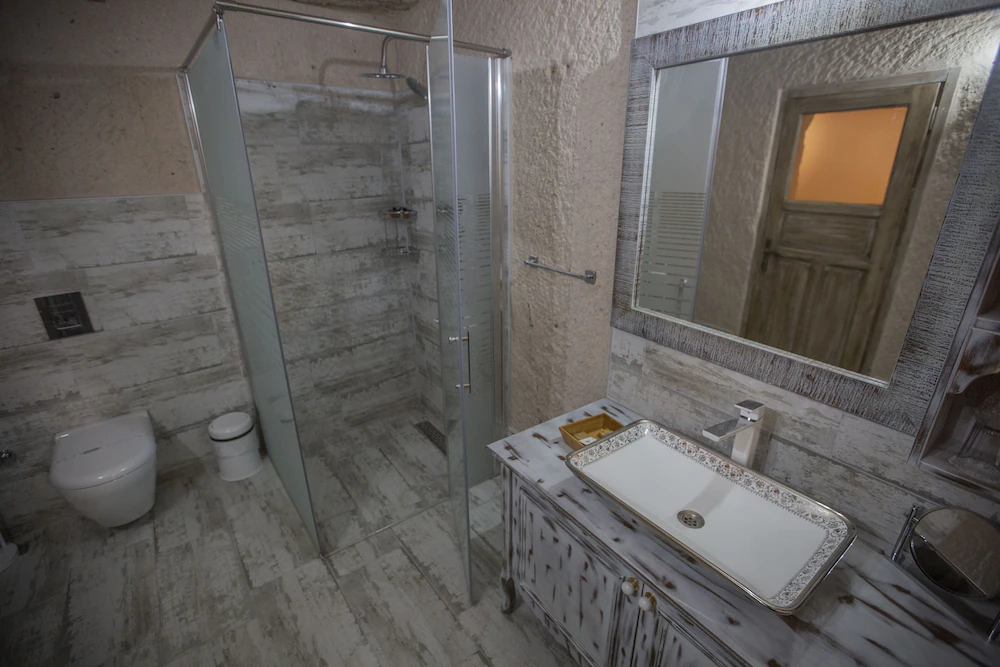 Karlik Cave Suites