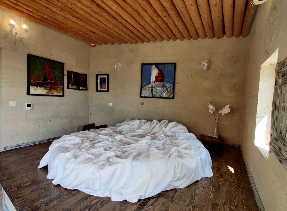 Karlik Cave Suites