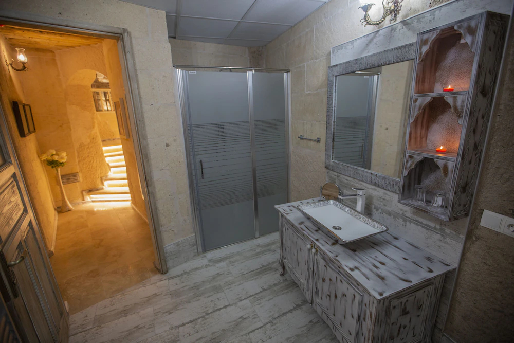 Karlik Cave Suites